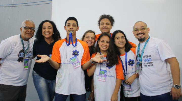 É OURO! – Instituto Rogerio Steinberg é campeão da etapa regional da Olimpíada Brasileira de Robótica e conquista classificação para o Estadual