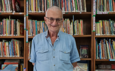 ‘Acredito que a leitura e a escrita abrem portas, podendo transformar vidas de diversas maneiras’, conta Domingo González, no Dia do Escritor